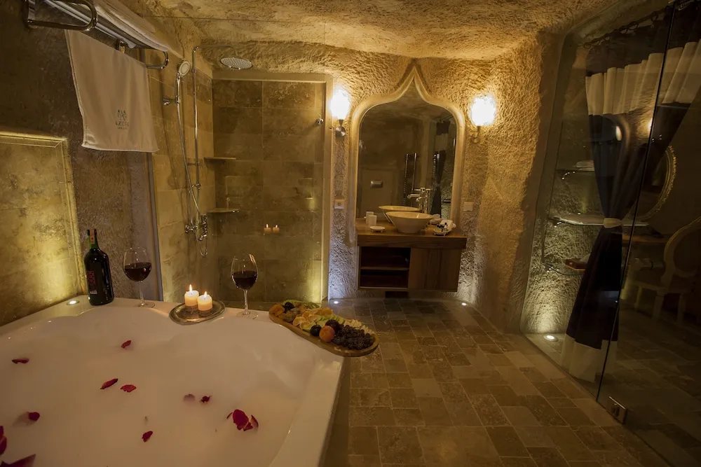 Exclusive Cave Suite