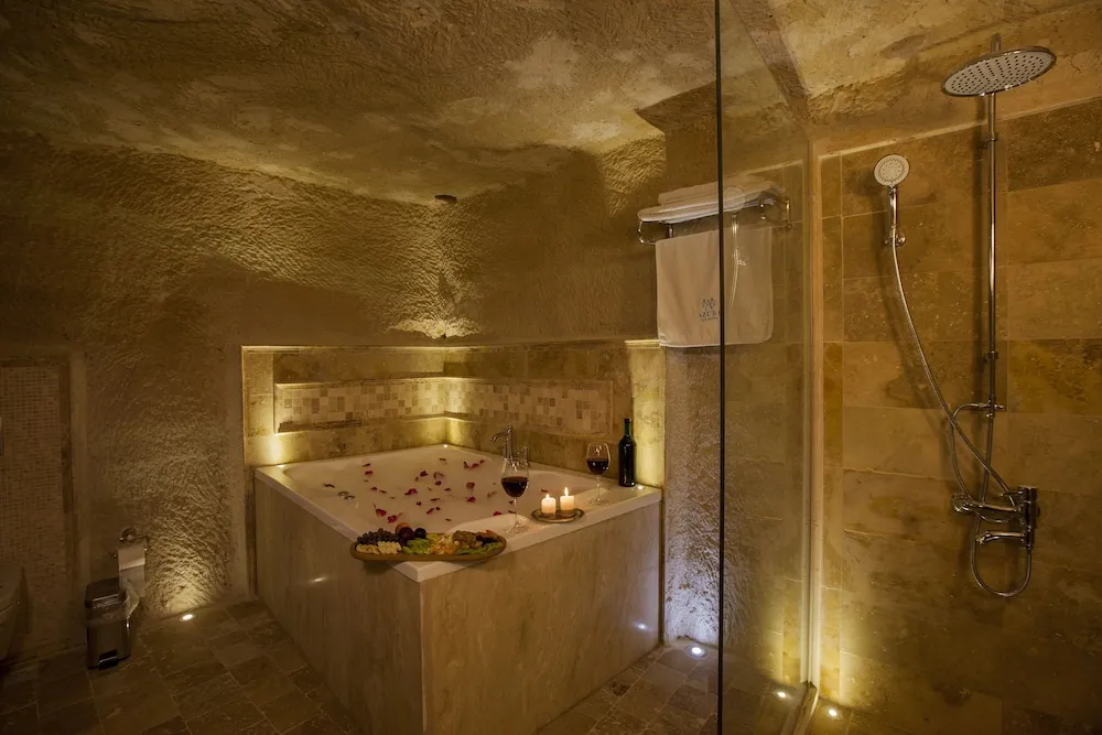 Exclusive Cave Suite