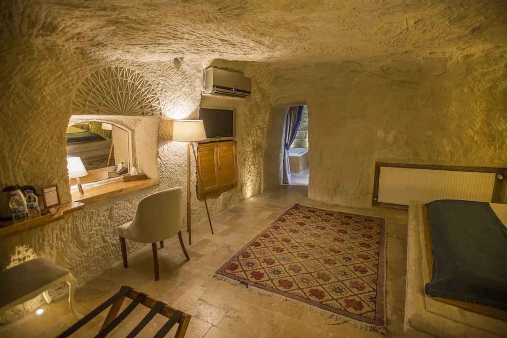 Junior Cave Suite