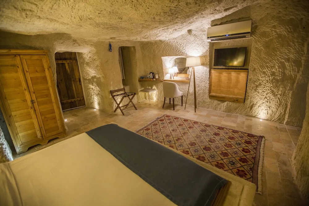 Junior Cave Suite