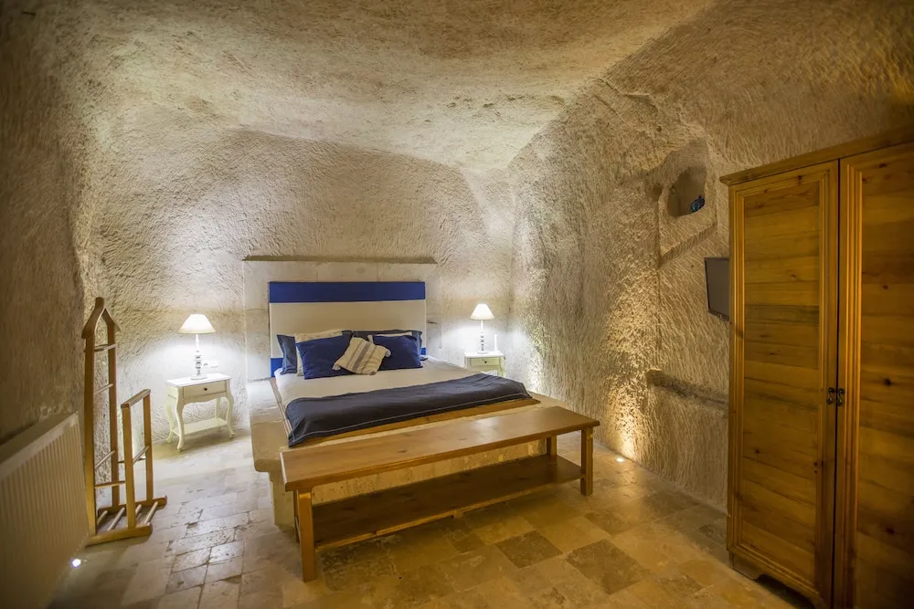 Cave Suite