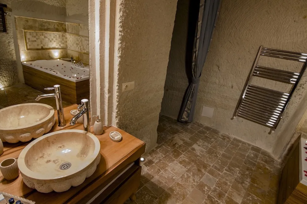 Presidential Cave Suite