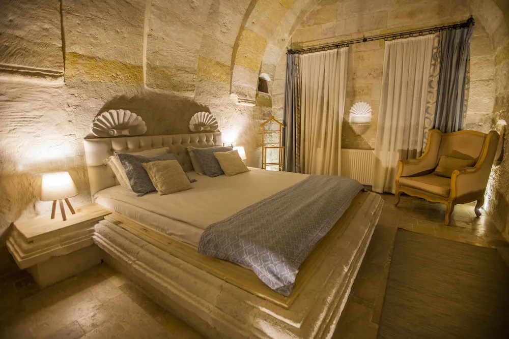 Presidential Cave Suite
