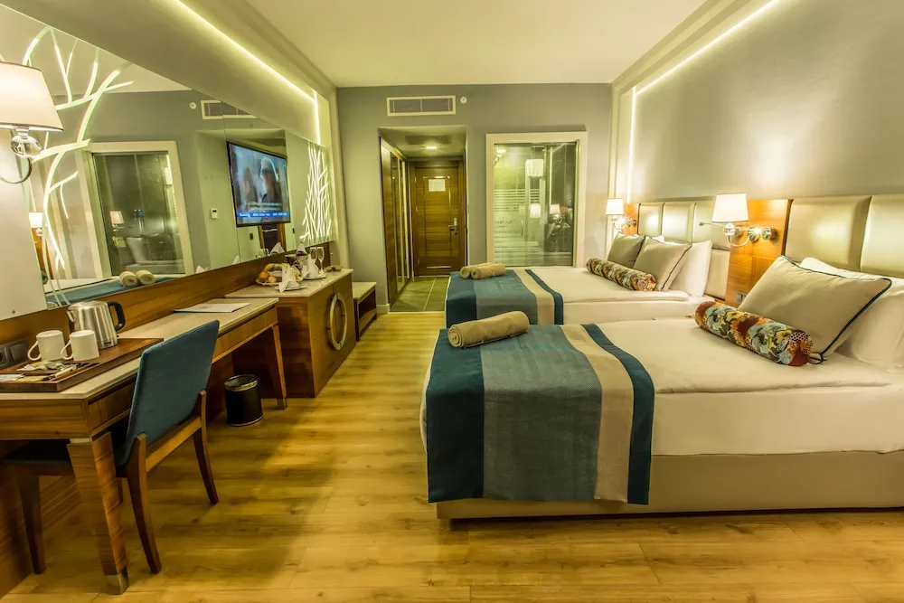Standard Side Sea View Triple Room
