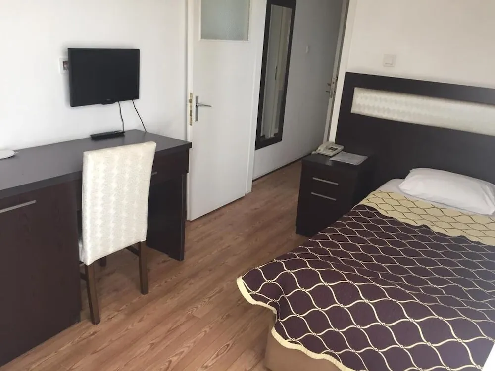 Büyük Yataklı Tek Kişilik Oda