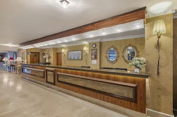 Senza Grand Santana Hotel