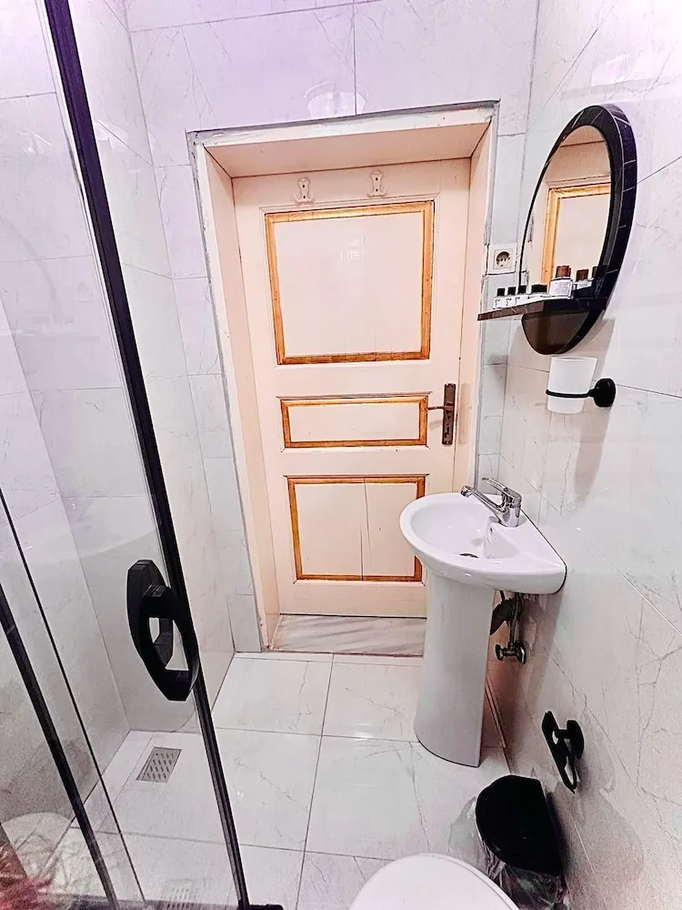 Standart Studyo Double, Basement