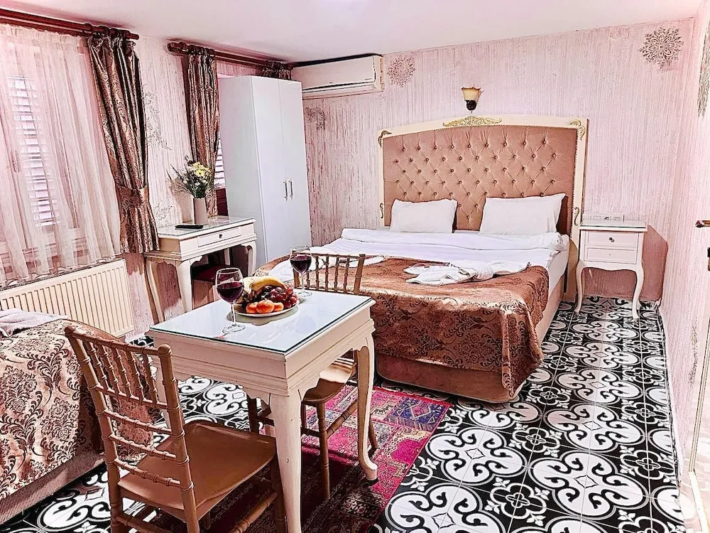 Standart Studyo Double, Basement