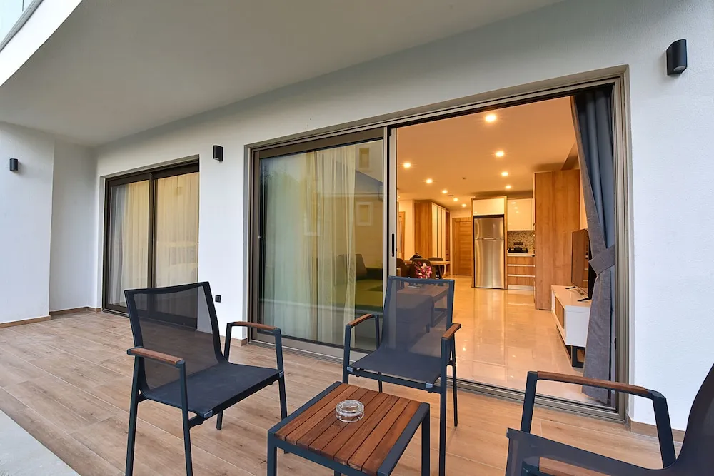 Two-Bedroom Apartment-Garden View