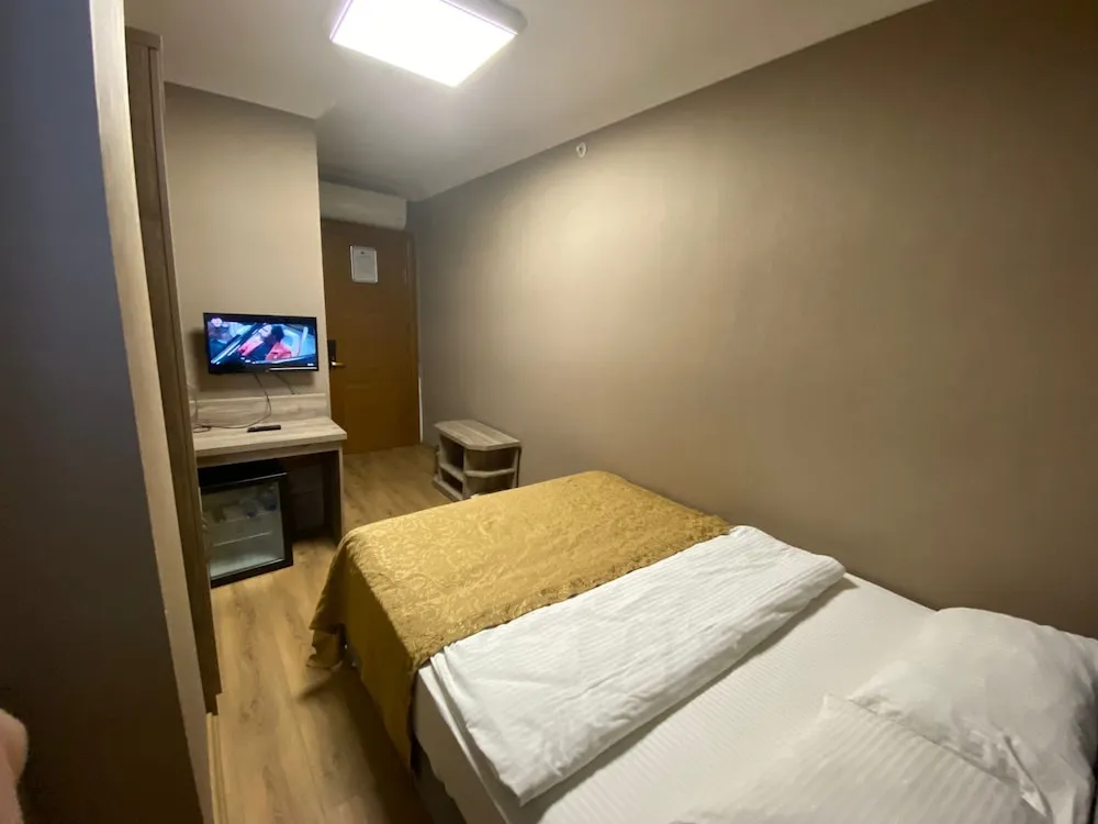 Economy Tek Büyük Yataklı Oda