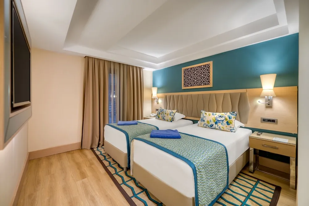 Deluxe Süit, Havuz Kenarı