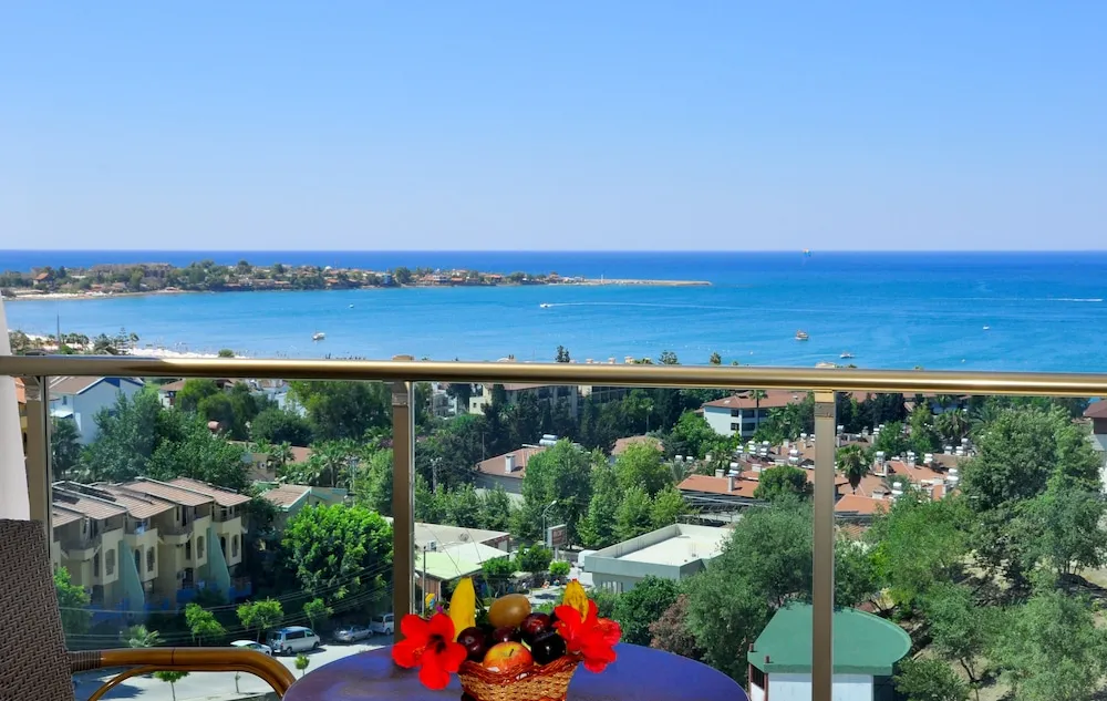 Standard Üç Kişilik Oda, Deniz Manzaralı