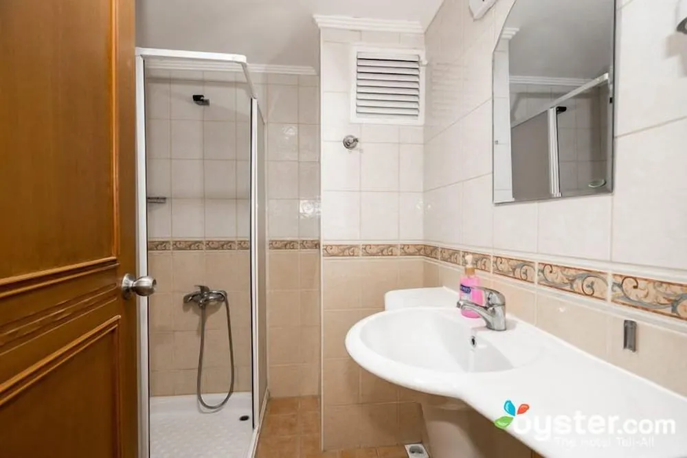 Standard Tek Büyük veya İki Ayrı Yataklı Oda