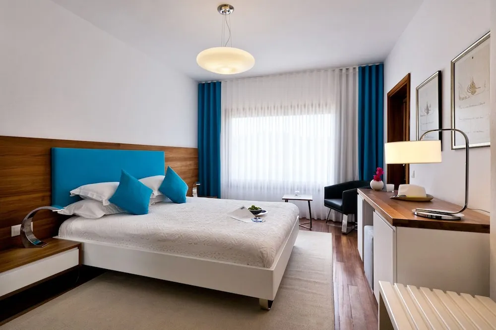 Tek Büyük Yataklı Oda, Balkon, Deniz Manzaralı