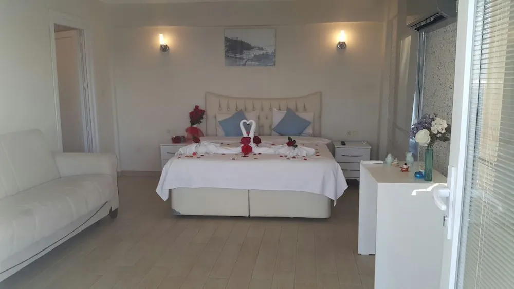 Deluxe Tek Büyük Yataklı Oda, Balkon, Deniz Manzaralı