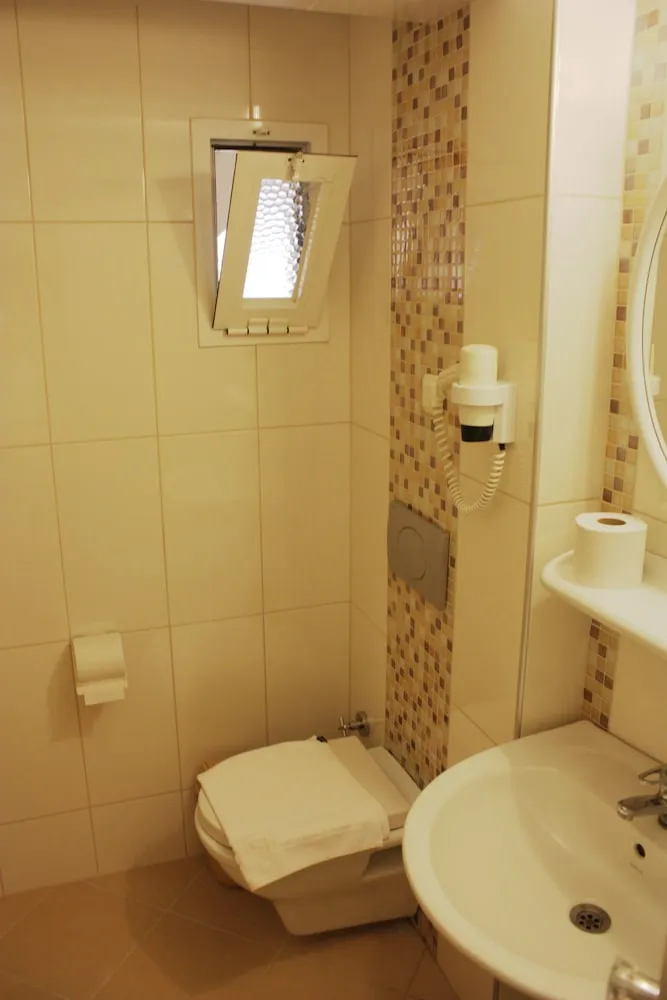 Basic Tek Büyük veya İki Ayrı Yataklı Oda