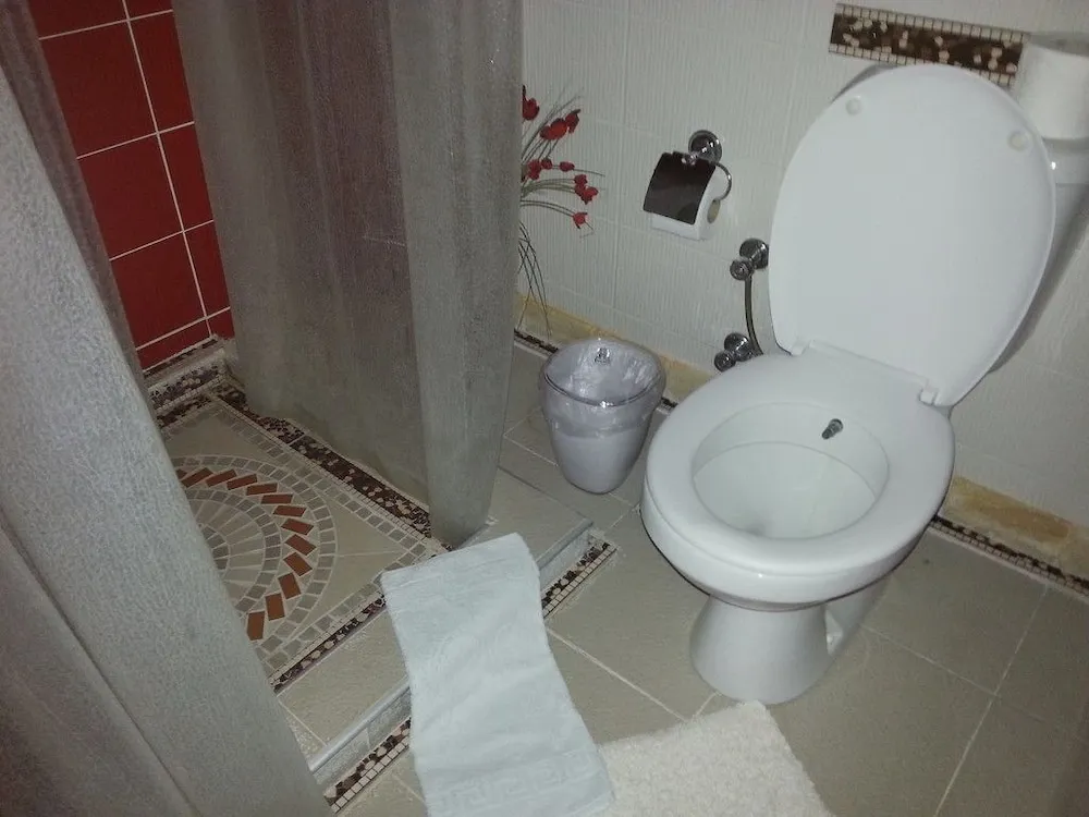 Büyük Yataklı Tek Kişilik Oda