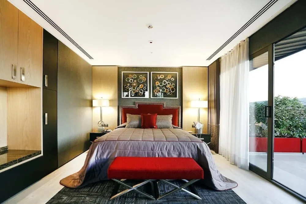 Diamond Deluxe Suite