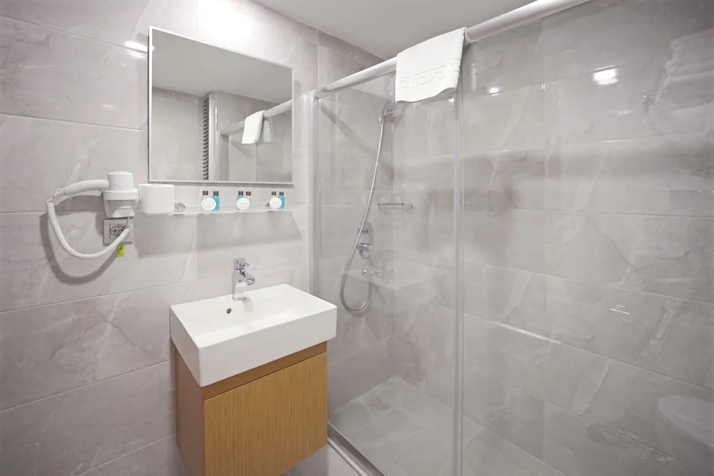 Deluxe Üç Kişilik Oda