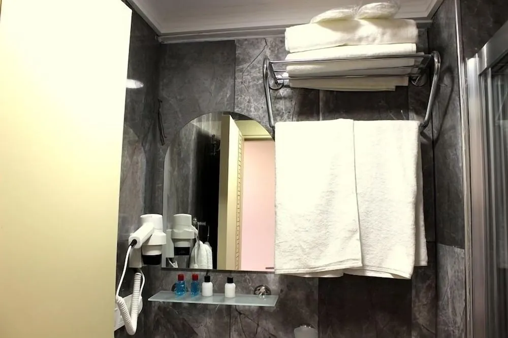Deluxe Üç Kişilik Oda