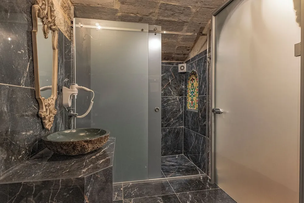 Luxury Tek Büyük Yataklı Oda