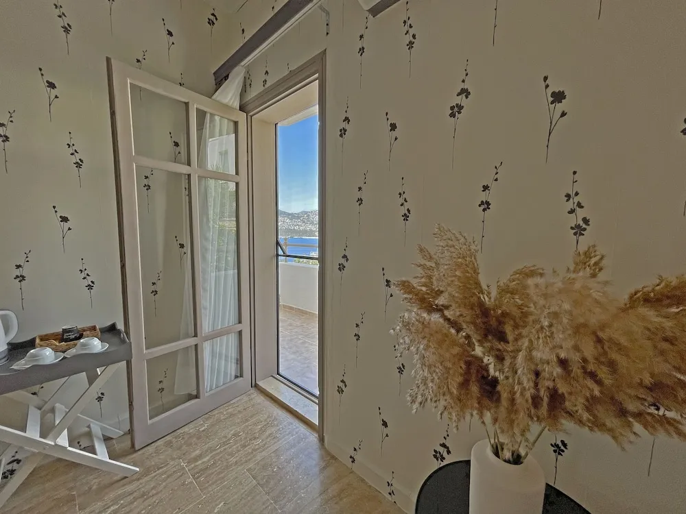 Comfort Tek Büyük veya İki Ayrı Yataklı Oda, Deniz Manzaralı