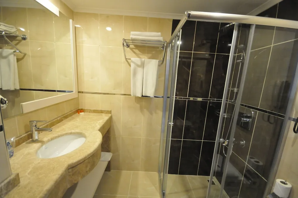 Iki Kisilik Oda ( Tek Buyuk Yatak ya da Iki Ayri Yatak )