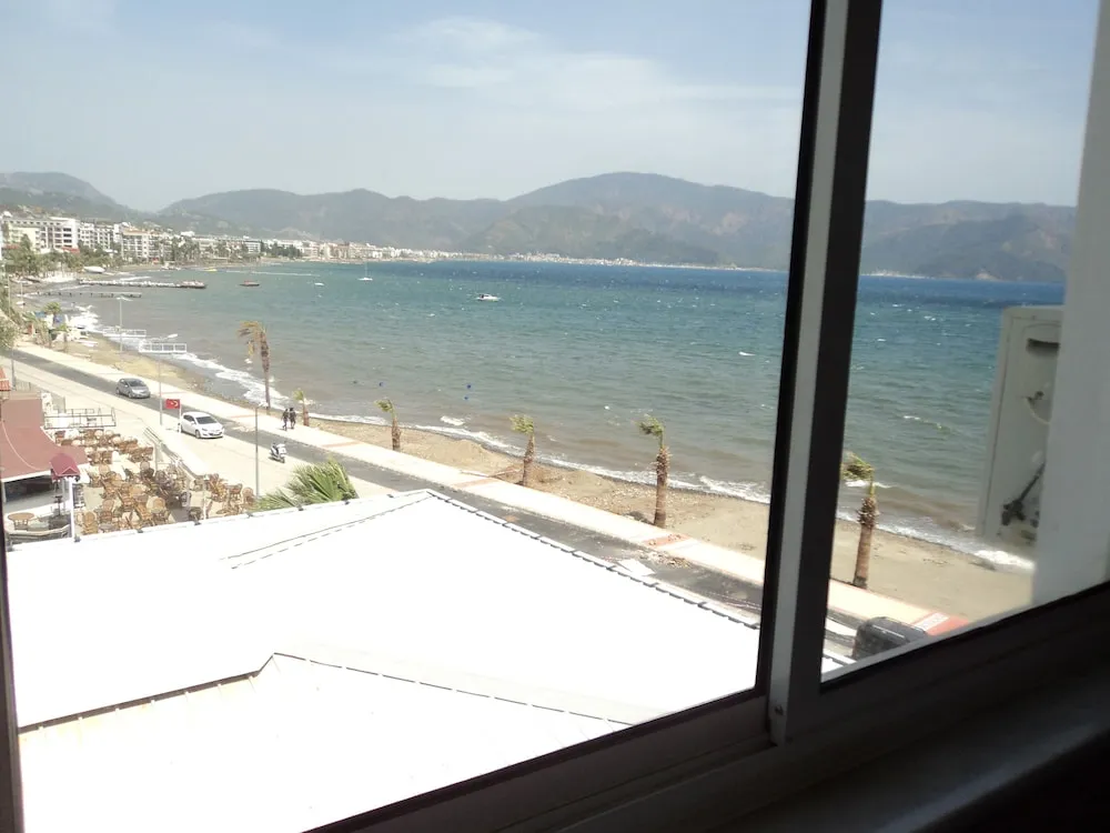 Standard Tek Büyük Yataklı Oda, Kısmi Deniz Manzaralı
