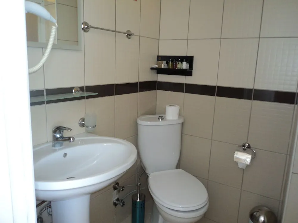 Standard Tek Büyük Yataklı Oda, Kısmi Deniz Manzaralı