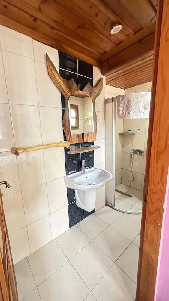 Deluxe Üç Kişilik Oda, 1 Yatak Odası, Sigara İçilmez, Bahçe Manzaralı