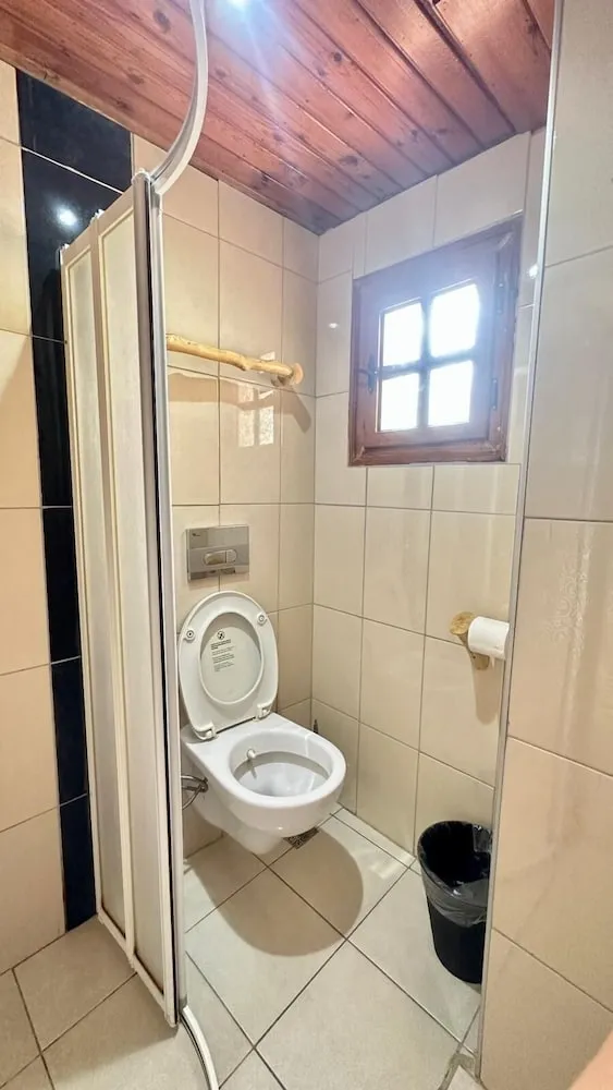 Deluxe Üç Kişilik Oda, 1 Yatak Odası, Sigara İçilmez, Bahçe Manzaralı