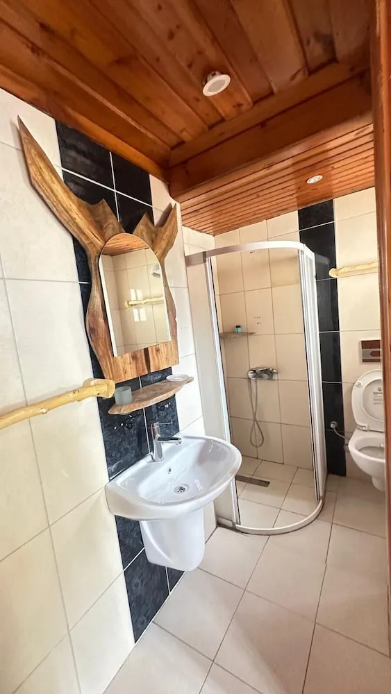 Deluxe Üç Kişilik Oda, 1 Yatak Odası, Sigara İçilmez, Bahçe Manzaralı