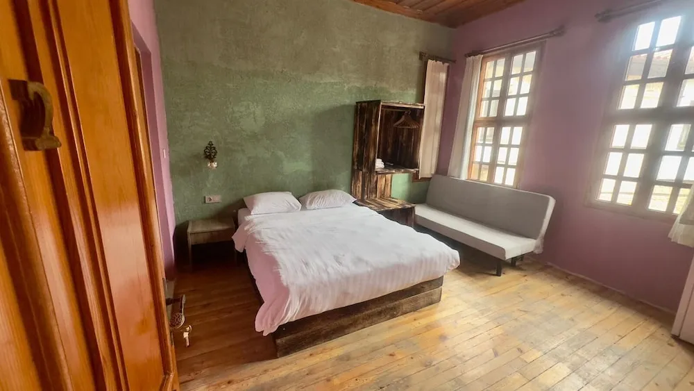 Deluxe Üç Kişilik Oda, 1 Yatak Odası, Sigara İçilmez, Bahçe Manzaralı