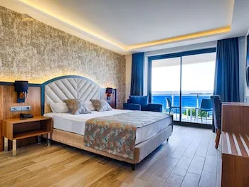 Grand Uysal Beach & Spa Hotel - Her Şey Dâhil
