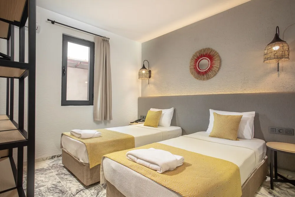 Grand Apart Daire, Küçük Mutfak, Havuz Manzaralı