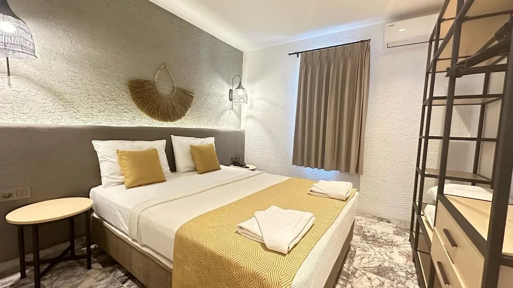 Grand Apart Daire, Küçük Mutfak, Havuz Manzaralı