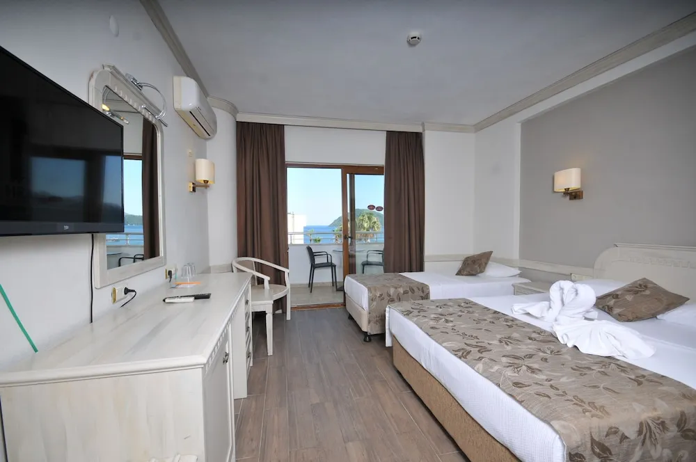 Standard Room, Partial Sea View