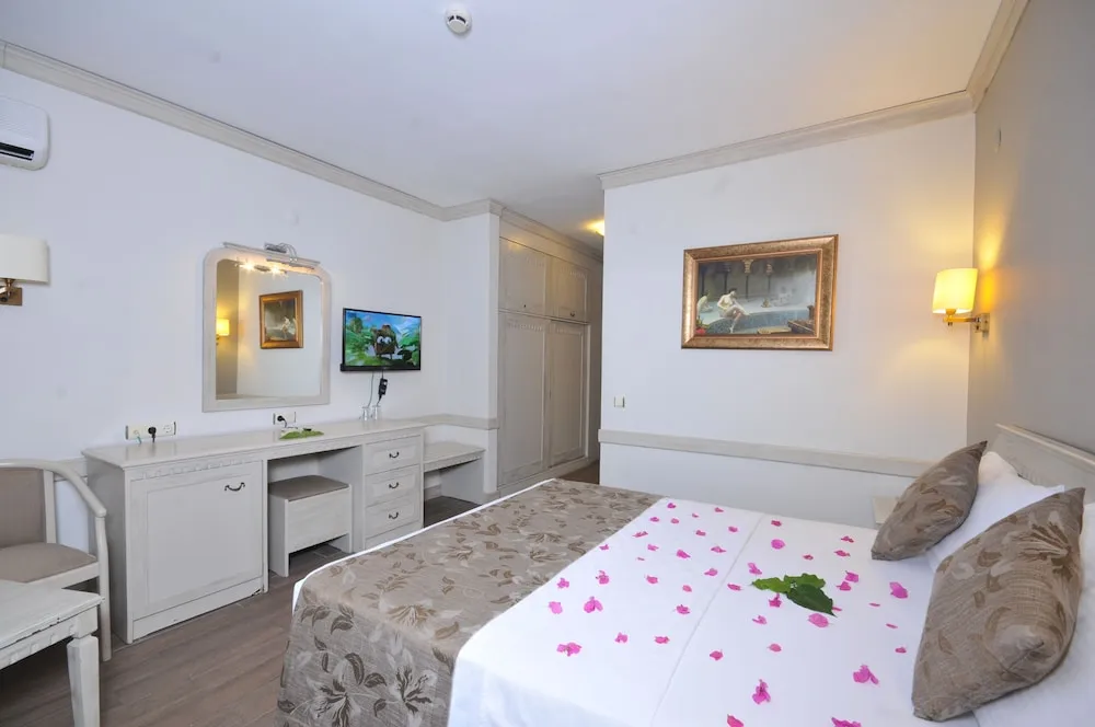Standard Room, Partial Sea View