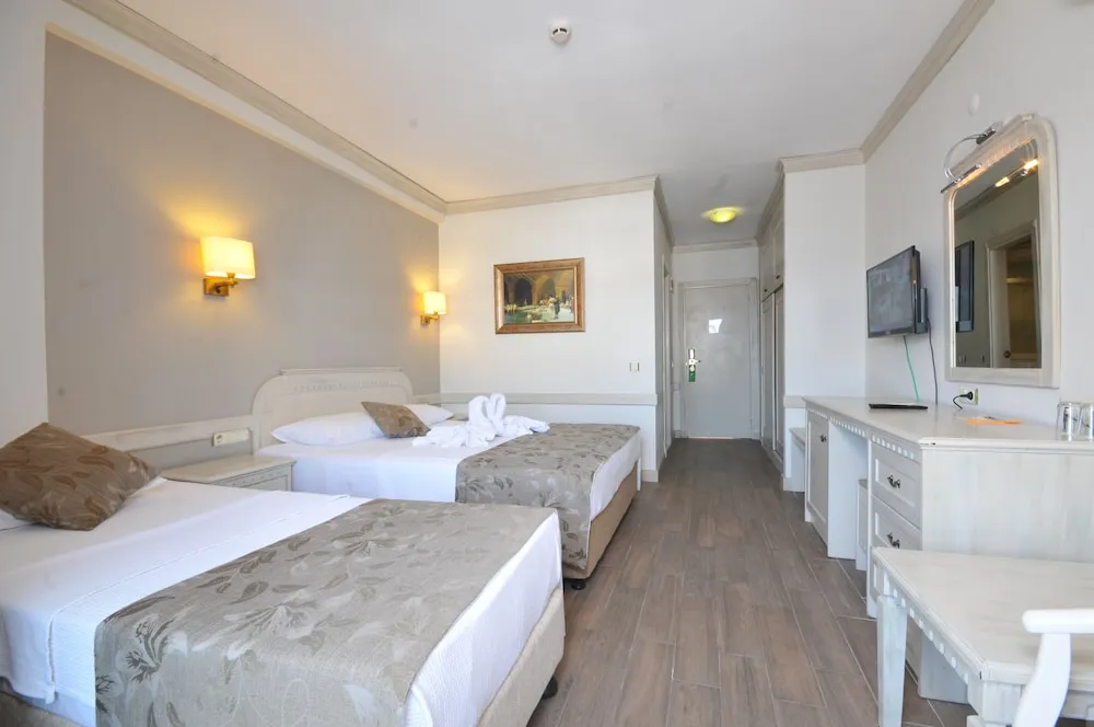Standard Room, Partial Sea View