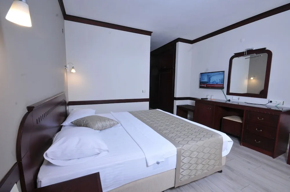 Standard Room, Partial Sea View