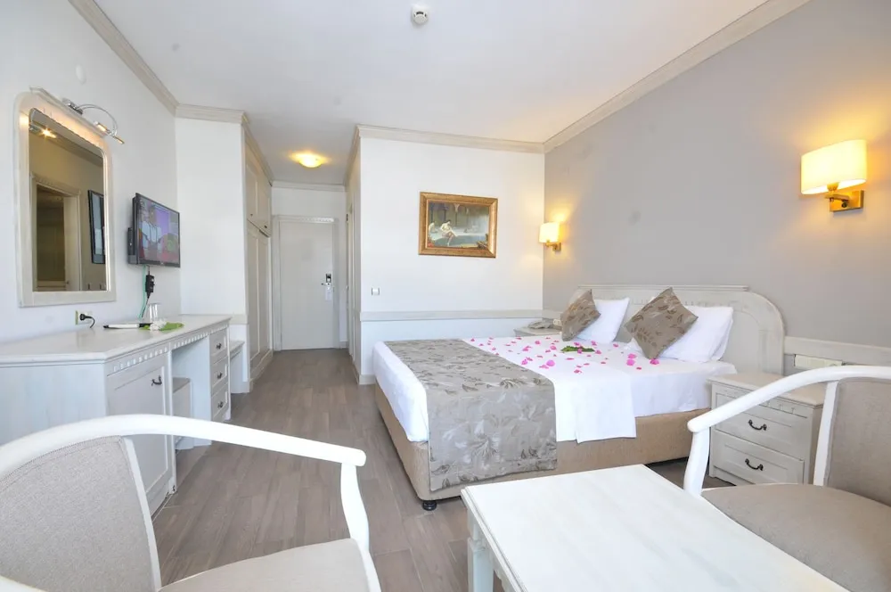 Standard Room, Partial Sea View