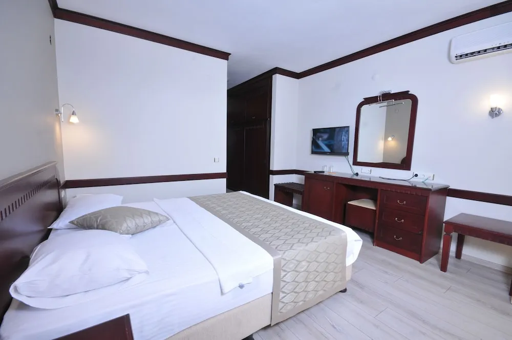 Standard Room, Partial Sea View