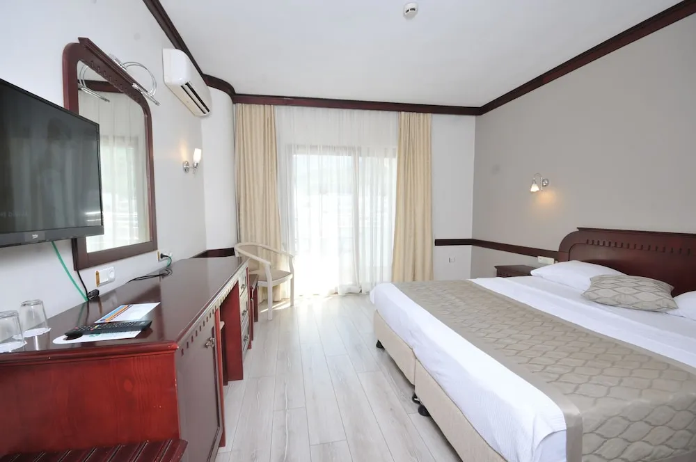 Standard Room, Partial Sea View