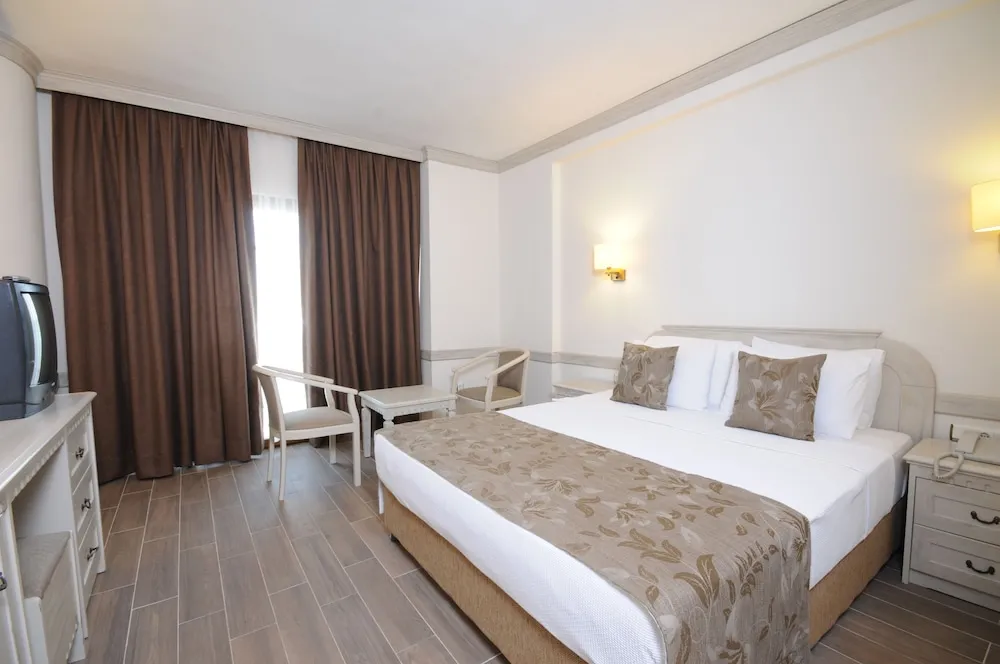 Standard Room, Partial Sea View
