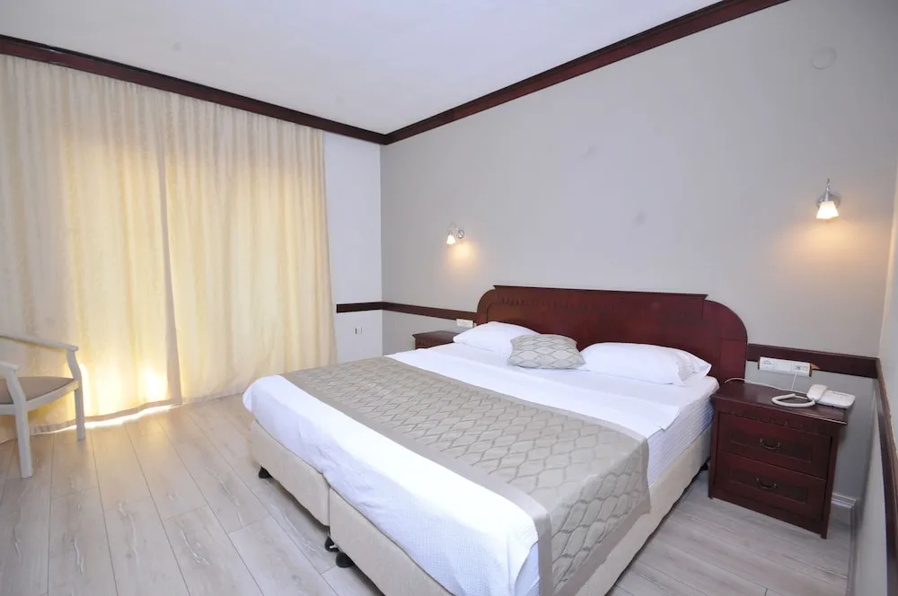 Standard Room, Partial Sea View