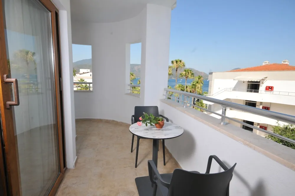 Standard Room, Partial Sea View
