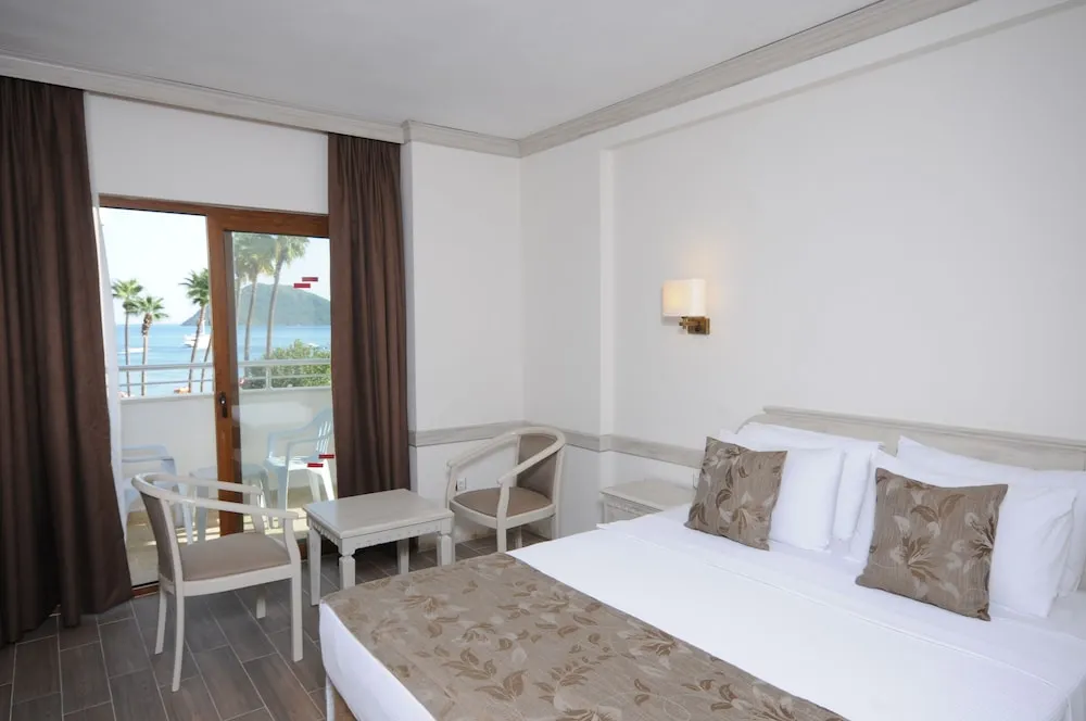 Standard Room, Partial Sea View
