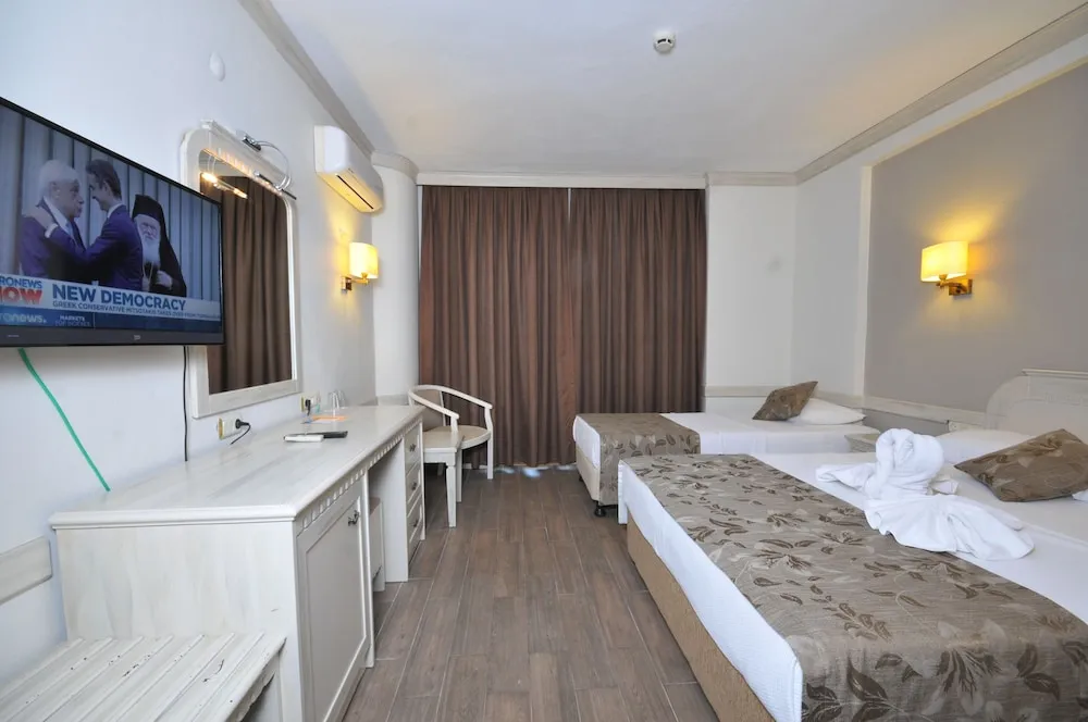 Standard Room, Partial Sea View