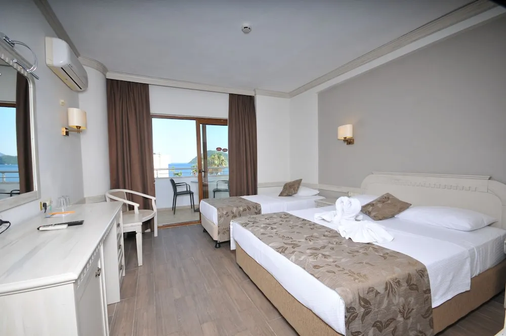 Standard Room, Partial Sea View