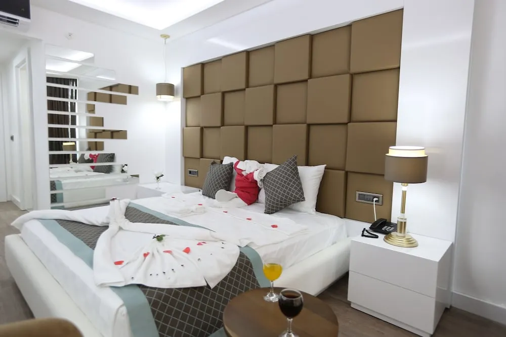 Standard Tek Büyük veya İki Ayrı Yataklı Oda